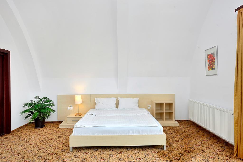 Aseltur Brasov Hotel Luaran gambar