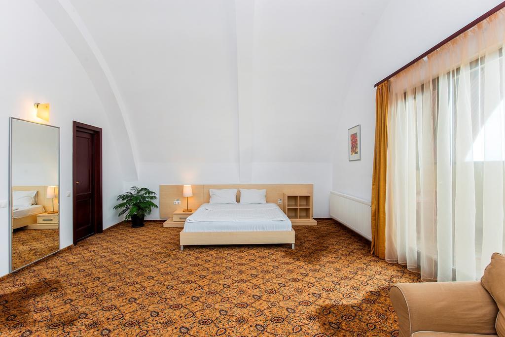 Aseltur Brasov Hotel Luaran gambar