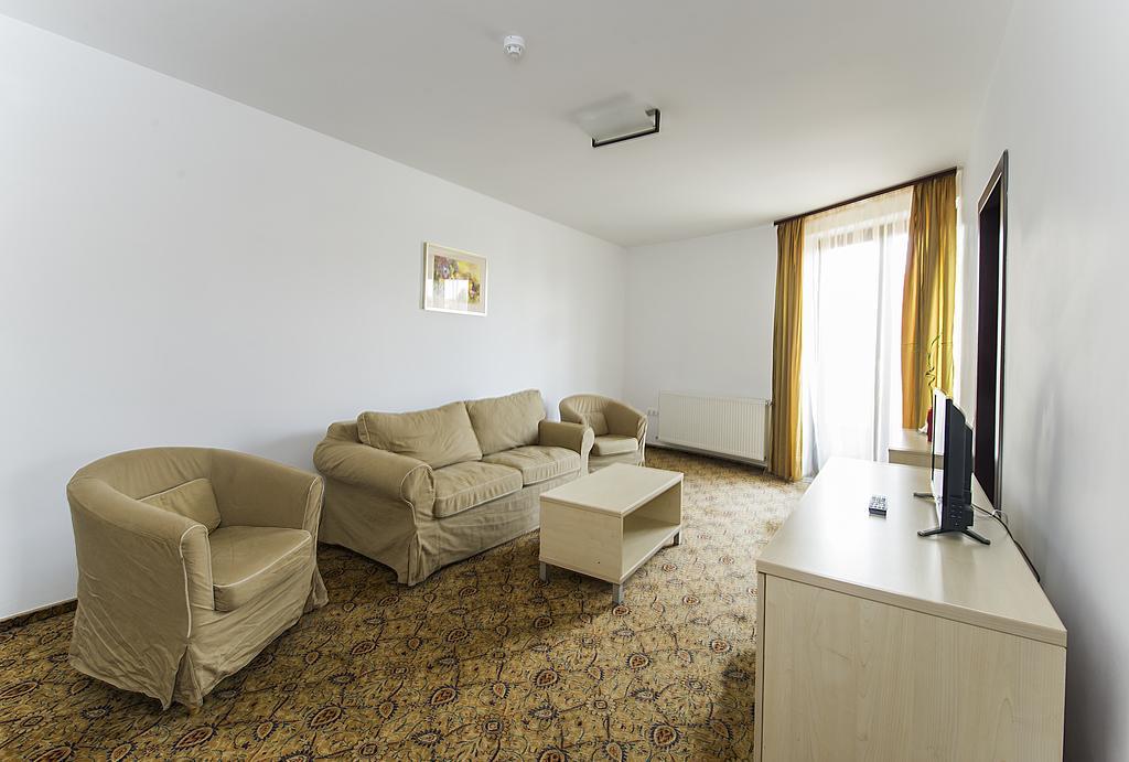 Aseltur Brasov Hotel Luaran gambar