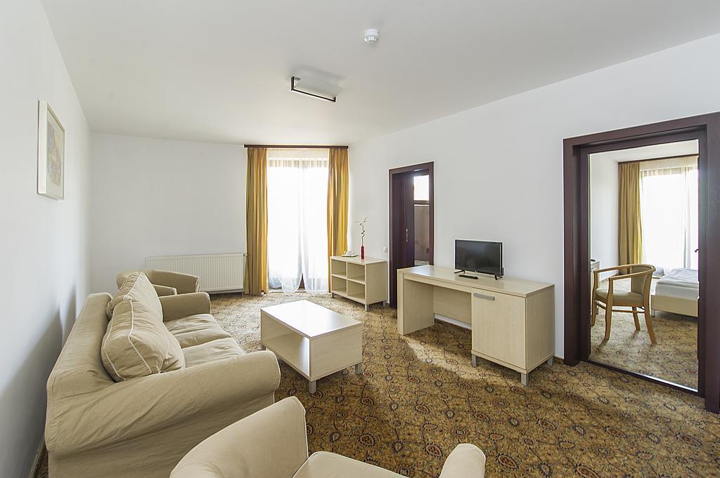 Aseltur Brasov Hotel Luaran gambar