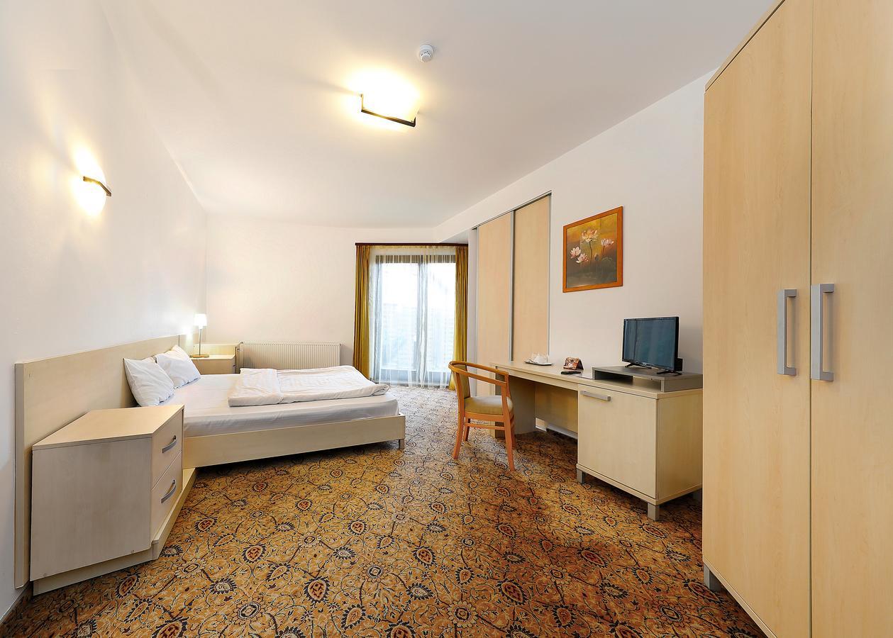 Aseltur Brasov Hotel Luaran gambar