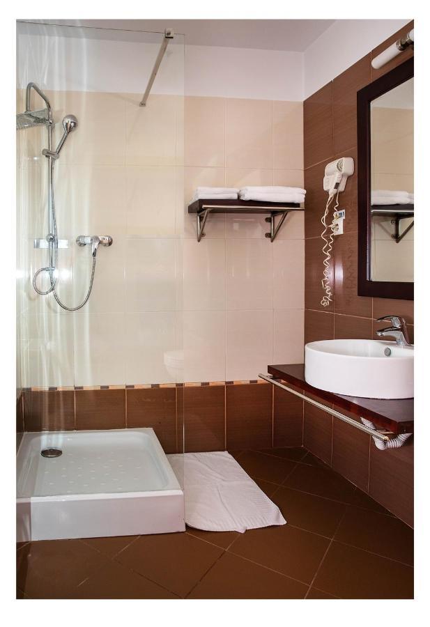 Aseltur Brasov Hotel Luaran gambar