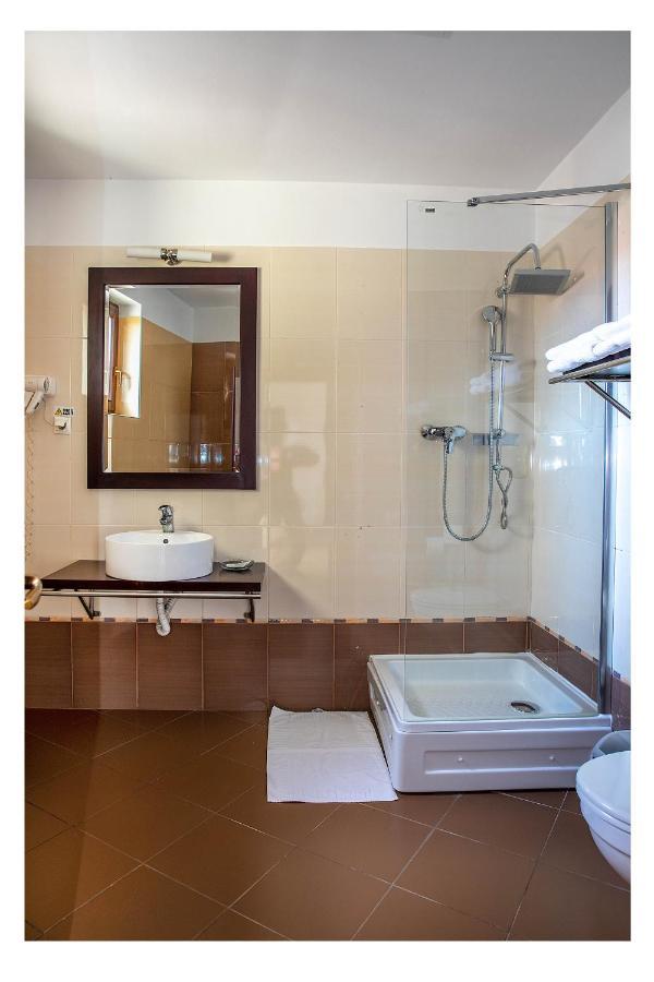 Aseltur Brasov Hotel Luaran gambar